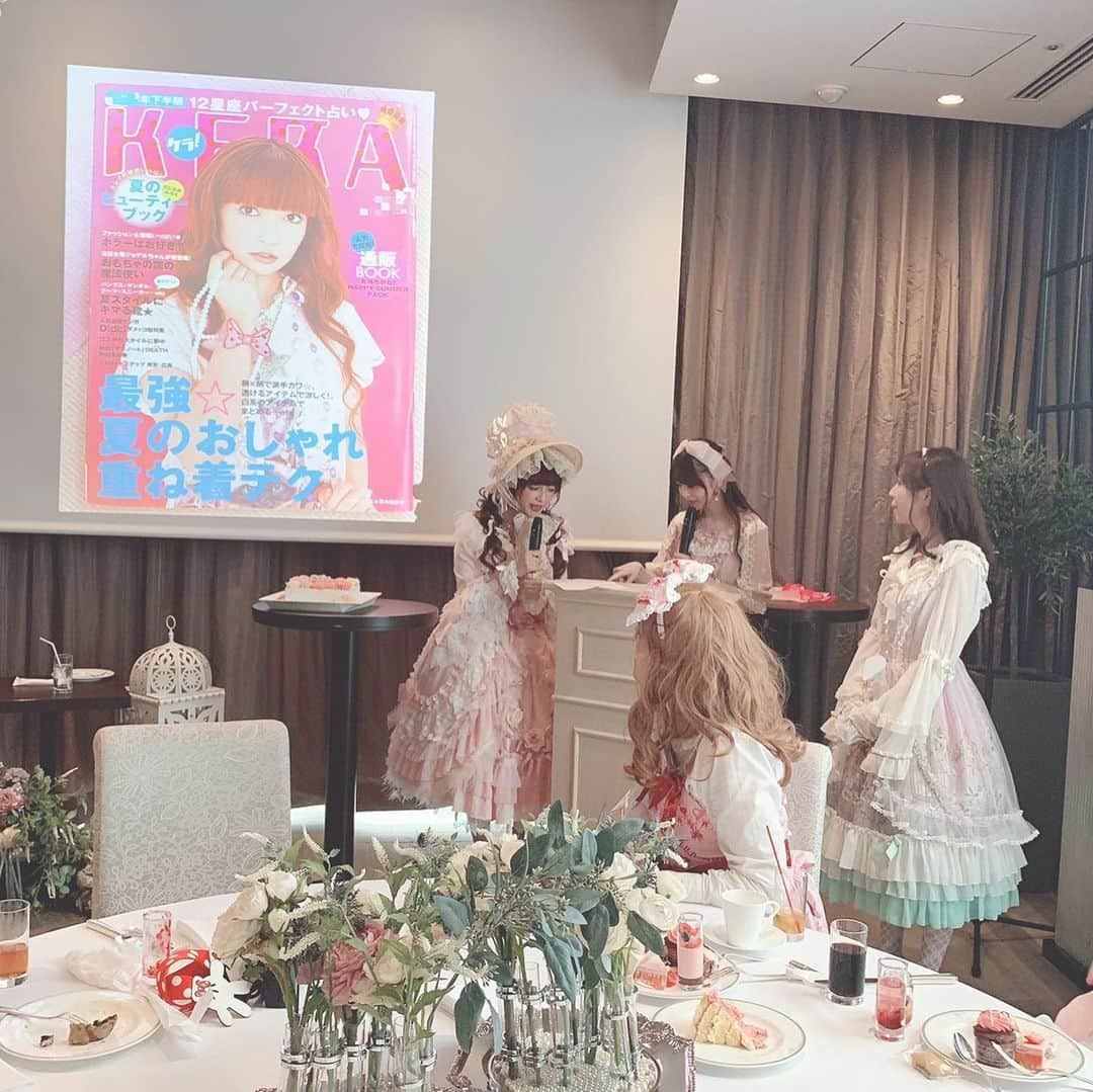 深澤翠さんのインスタグラム写真 - (深澤翠Instagram)「Misako Aoki 20th Lolita Anniversary🎂﻿ 美沙子ちゃんのロリィタ生活20周年をモデル仲間でスタッフとしてゲストとしてお祝いしてきました♡﻿ ﻿ ここまで走り続けてきたみーちゃん。彼女に憧れてモデルになった私。今ではこんな風に支えることができる関係になれたことが何より嬉しいです♡﻿ これからもずっとファンです♡﻿ ﻿ そして司会😂こんなに頑張ってるみどちん初めて見たって言われました😂﻿ 大変なんだね司会…﻿ ﻿ ドレスコードの『ピンク』まさかの1着も持っていなかったので主役に借りました笑笑﻿ ﻿ #aokimisako ﻿ #美沙子20周年 ﻿ #ストリングス表参道」7月2日 0時15分 - midorifukasawa