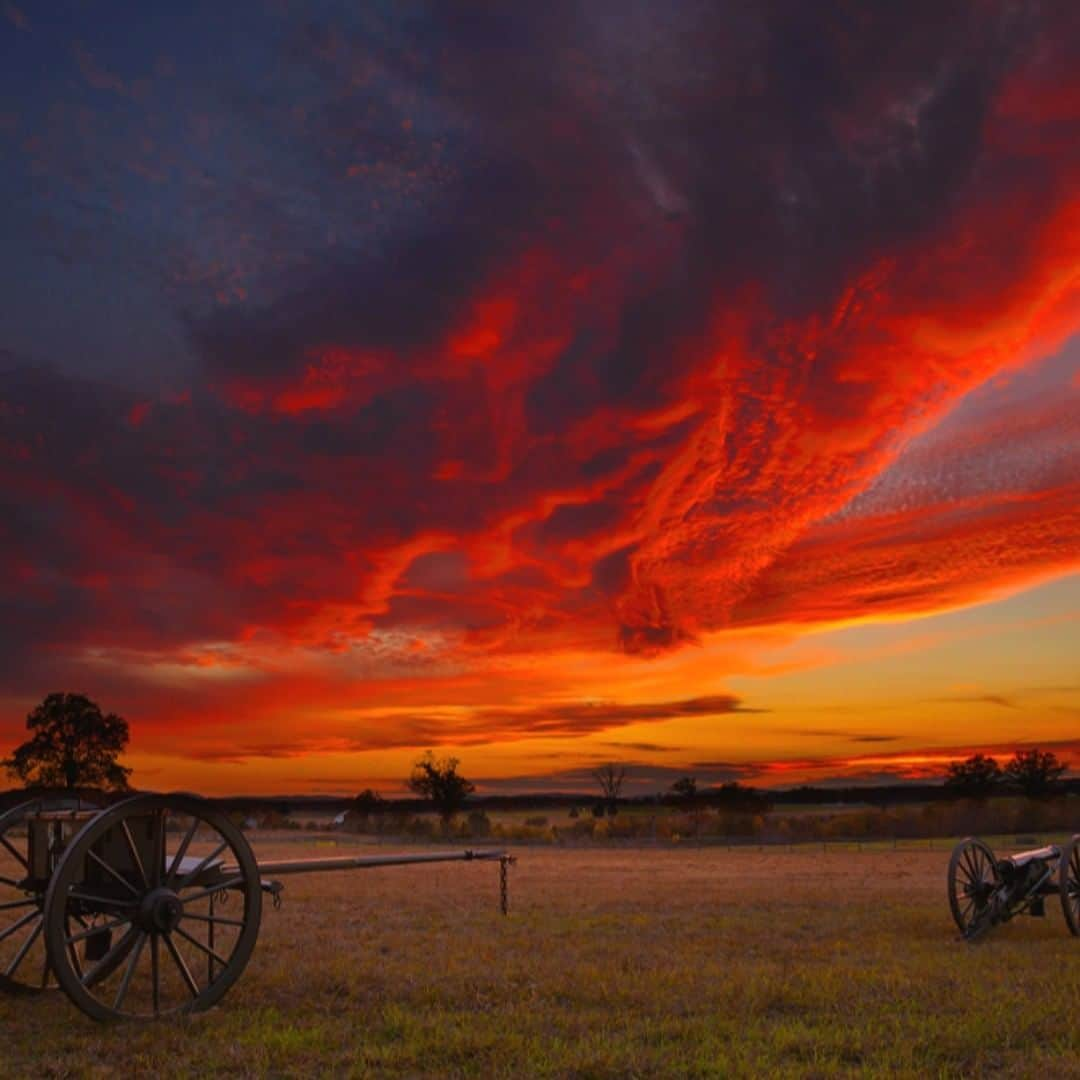 アメリカ内務省さんのインスタグラム写真 - (アメリカ内務省Instagram)「Fought over the first three days of July 1863, the Battle of Gettysburg in #Pennsylvania was the bloodiest battle of the #CivilWar. On those hills and fields, over 160,000 soldiers struggled to survive. More than 50,000 were killed, wounded or missing. Preserved as #Gettysburg National Military Park, visitors can hear their stories and walk in their footsteps. Sunset photo by Doug Shearer (www.sharetheexperience.org). #history #FindYourPark #usinterior」7月2日 0時20分 - usinterior