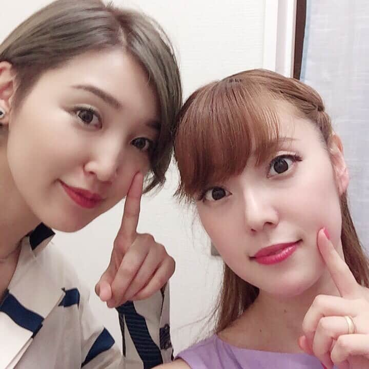 愛水せれ奈さんのインスタグラム写真 - (愛水せれ奈Instagram)「前回の続きです🌟 #楽屋 のお写真です🤗💓 . ✨1枚目✨ #クオーツポーズ まぁちゃん#作詞作曲 の#ストロベリークオーツ幸せの瞬間 より💓 作詞作曲ってさすがまぁちゃん😍 . ✨2枚目✨ #月組 #篁祐希 さん (のんちゃん) #星組 #真吹みのり さん (社長) . ✨3枚目✨ #花組 #鳳真由 さん (まよ) . . #天玲美音 さん (まぁちゃん) #銀座 #nudish #イベント . お洋服👗 psc311-0145 @primascherrer #primascherrer #prima_lady #pr」7月2日 0時23分 - airi.aaari.aimi