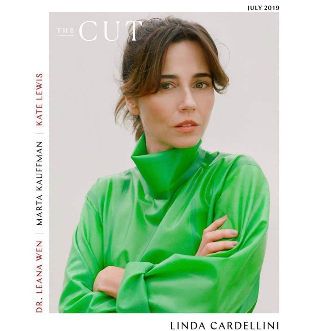 レイチェル・グッドウィンさんのインスタグラム写真 - (レイチェル・グッドウィンInstagram)「💚Linda Cardellini 💚 shining bright on the July cover @thecut I binge watched @deadtome in one night and Bloodline was a full obsession, but this woman has been incredible in SO many iconic shows and movies, I mean...she’s a total friggin treasure! Loved this day so much! @lindacardellini photo director @Iradel 📸 @jacqharriet Styling @rebeccarams Hair @nikkiprovidence manicure @painted_lolly 💄 #rachelgoodwinmakeup」7月2日 0時32分 - rachelgoodwinmakeup