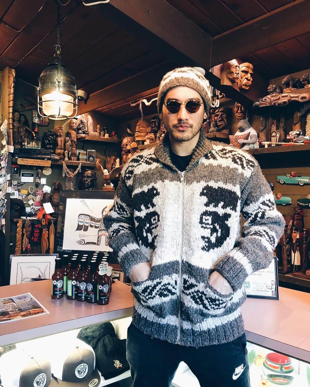 ゴッドフリー・ガオのインスタグラム：「🍁Happy Canada Day eh! Craving my favorite breakfast spot in #northvan #tomahawkrestaurant sporting my #cowichansweater and matching #toque Can’t get any more canadian than this #yadunknow」