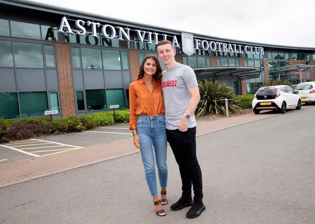 マット・ターゲットさんのインスタグラム写真 - (マット・ターゲットInstagram)「Proud day for both me and my family 😬 Delighted to sign for this fantastic football club 🤩 Can’t wait to get started now!! #UTV」7月2日 0時38分 - mattytargett