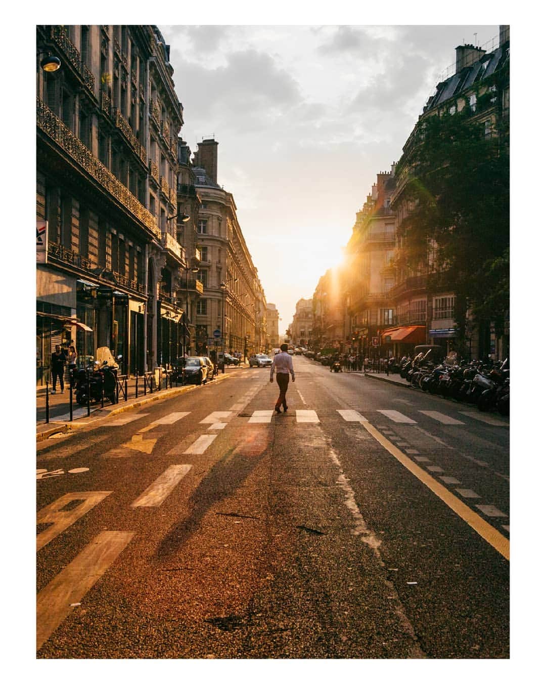 VuTheara Khamさんのインスタグラム写真 - (VuTheara KhamInstagram)「Summer Light, Rue Étienne Marcel, Paris」7月2日 0時41分 - vutheara