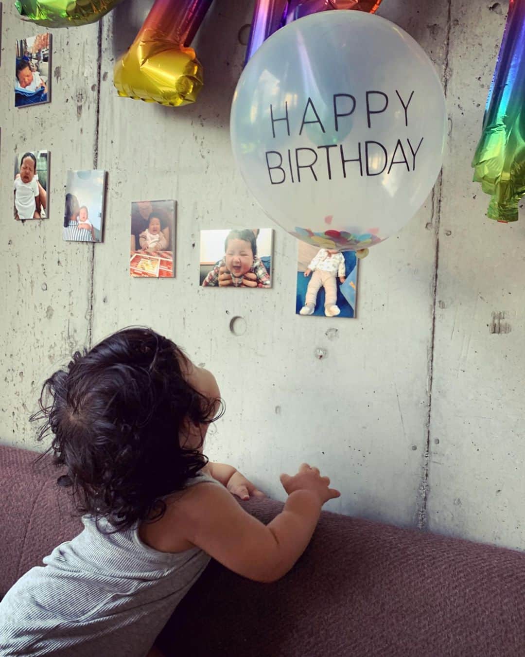 風間ゆみえのインスタグラム：「Happy Birthday NANA🎂🎉🎀🎈✨ This is a very special day, for one year ago a lovely baby girl was born. Happy first birthday, princess! 👑 May your life be long and blessed  with happiness and love 💖  たけちゃん、れいちゃん、おめでとう‼︎ このpreciousをこころにとめて、楽しい日も、困難のある日も乗り越えて、いつまでも、いつまでも楽しむことを忘れないファミリーでいてね‼︎」