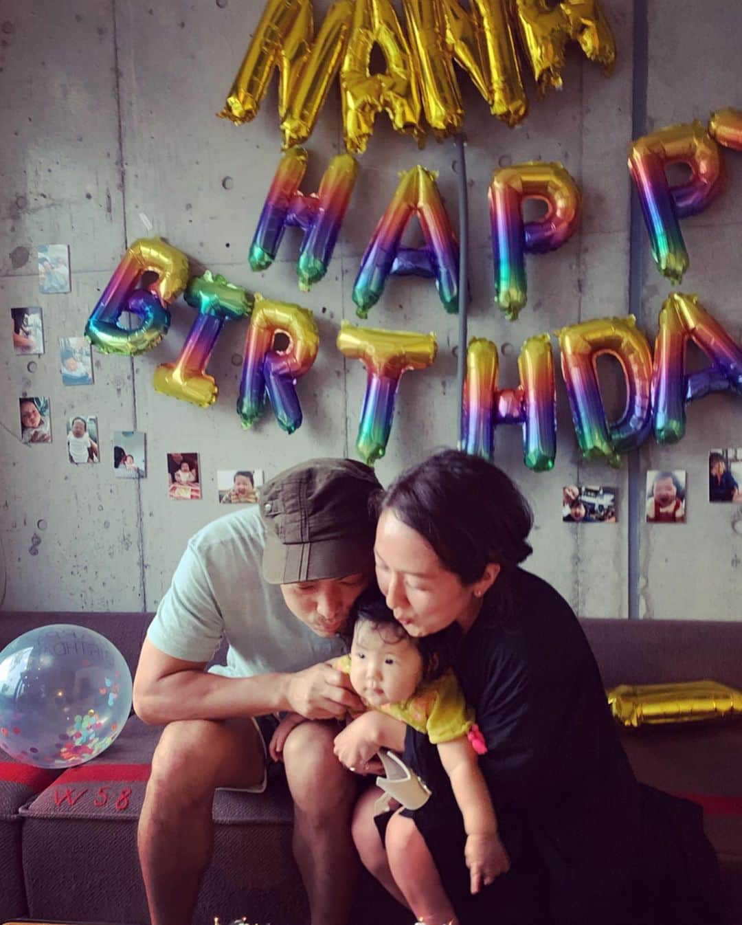 風間ゆみえさんのインスタグラム写真 - (風間ゆみえInstagram)「Happy Birthday NANA🎂🎉🎀🎈✨ This is a very special day, for one year ago a lovely baby girl was born. Happy first birthday, princess! 👑 May your life be long and blessed  with happiness and love 💖  たけちゃん、れいちゃん、おめでとう‼︎ このpreciousをこころにとめて、楽しい日も、困難のある日も乗り越えて、いつまでも、いつまでも楽しむことを忘れないファミリーでいてね‼︎」7月2日 0時48分 - yumie_kazama