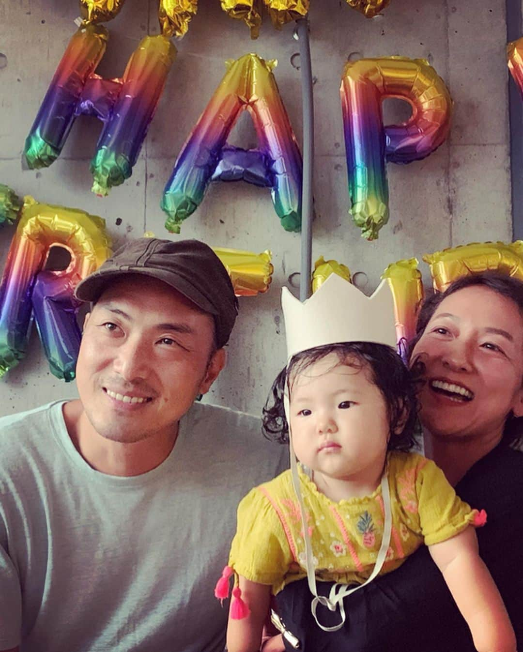 風間ゆみえさんのインスタグラム写真 - (風間ゆみえInstagram)「Happy Birthday NANA🎂🎉🎀🎈✨ This is a very special day, for one year ago a lovely baby girl was born. Happy first birthday, princess! 👑 May your life be long and blessed  with happiness and love 💖  たけちゃん、れいちゃん、おめでとう‼︎ このpreciousをこころにとめて、楽しい日も、困難のある日も乗り越えて、いつまでも、いつまでも楽しむことを忘れないファミリーでいてね‼︎」7月2日 0時48分 - yumie_kazama