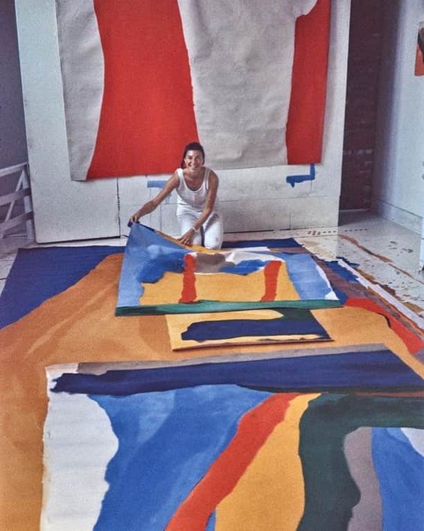 Meganさんのインスタグラム写真 - (MeganInstagram)「Helen Frankenthaler in her Provincetown studio, 1968 ➖ photo by Alexander Liberman⁠ ⁠ ⁠ ⁠ ⁠ ⁠ #helenfrankenthaler #art #inspiration #painting #modernart #abstract #alexanderliberman」7月2日 1時01分 - zanzan_domus