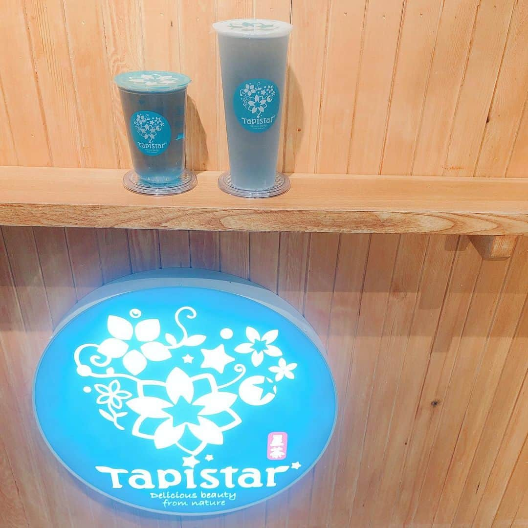 美和花樺さんのインスタグラム写真 - (美和花樺Instagram)「新大久保のTapistar(https://www.tapistar.com/)に行ってきたよ!!バタフライピーティーとかバタフライピータピオカとかもあって2杯頼んじゃった！笑 バタフライピーは美容にいいって聞くけどなんでだろ？って調べたら、アントシアニンが豊富らしい！  #tapioca #新大久保タピオカ #新大久保 #バタフライピー #miwaharuka #美和花樺」7月2日 0時58分 - hurhurchan