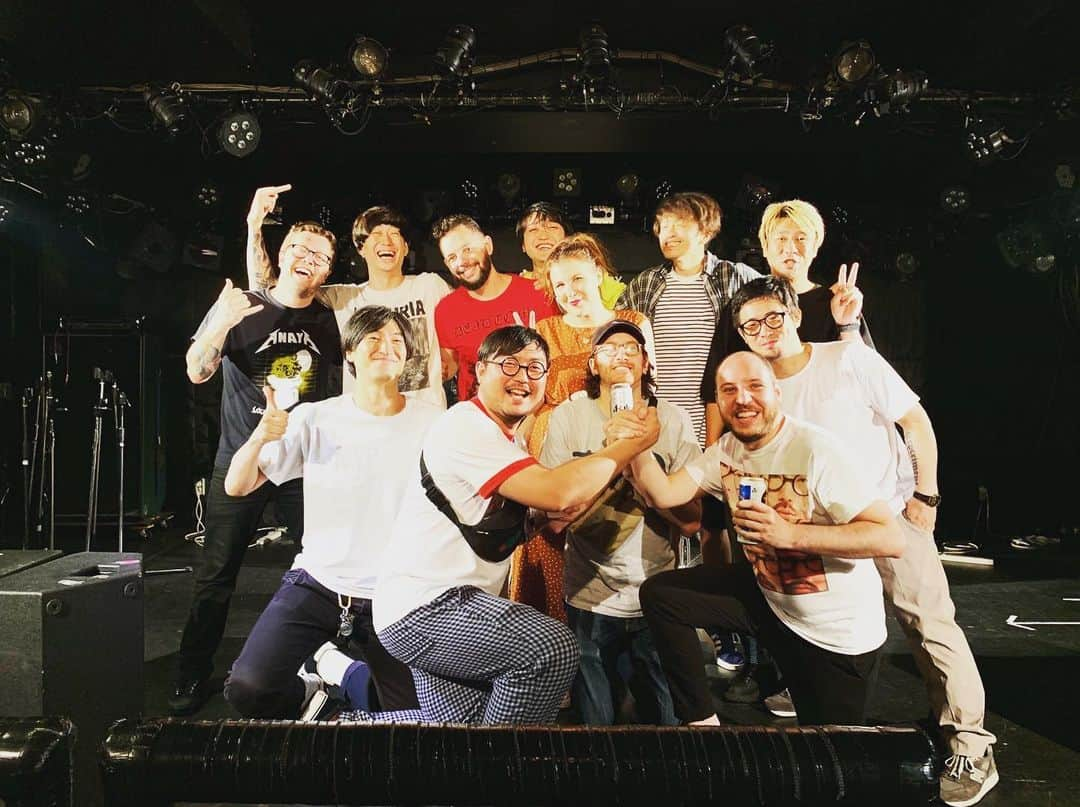 平林一哉さんのインスタグラム写真 - (平林一哉Instagram)「Tonight was so so so much fun but also made me sentimental. It was an amazing tour with our best and awesome dudes and is definitely gonna be one of my greatest memories. Thank you all for the wonderful time!!! #whatgives #thefirewoodproject #calendars #thespringsummer #gremlin #4brothers #ナードマグネット #hellohawk #asparagus」7月2日 1時11分 - ithinkimkaz