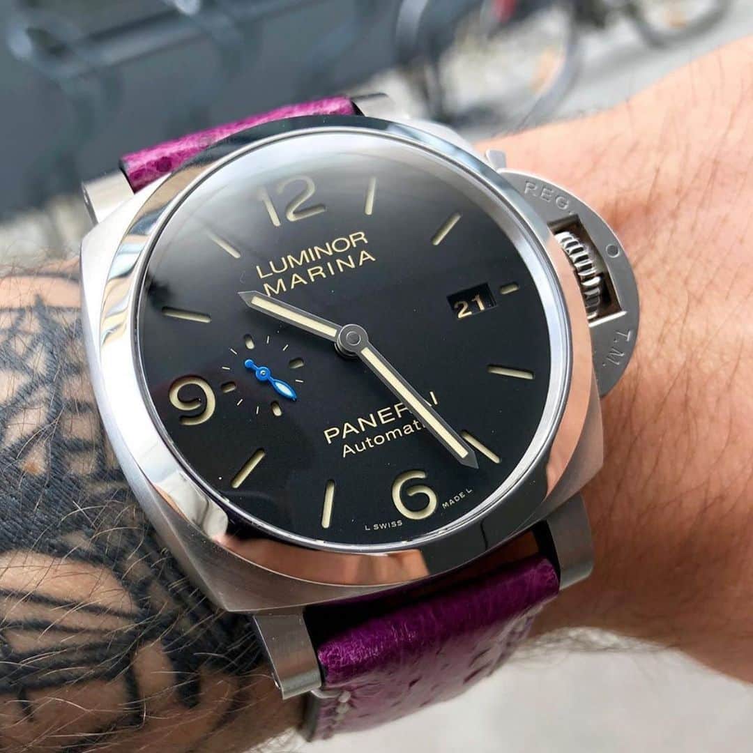 パネライのインスタグラム：「So along with a thinner movement and updated 1950’s case which is slightly thinner. The new #PAM1312 has a few differences like the blue sub seconds hand, faux vintage Lume, and Automatic on the dial as compared to its original counter part the #PAM312. What do you think about those subtle changes? Pic by @sanderopperud #paneraicentral」