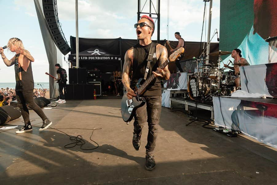 ニック・マーティンさんのインスタグラム写真 - (ニック・マーティンInstagram)「I’ll try not to ramble on too much, but I make no guarantees. @vanswarpedtour in Atlantic City yesterday goes down in history for me, personally. Thank you to every single person who watched us yesterday. Sincerely. Words won’t do it justice, so I’m not going to attempt to describe the feeling. But, I will tell you this. When I first attended @vanswarpedtour at 15 years old, it changed my life. Fast forward to 2019, playing for an incredibly loud, energetic, & loving crowd like this.. there was no way you could’ve told me at 15 that I’d be doing THIS. And it sounds so damn cliche & cheesy, but dreams do come true when you work your ass off and when you truly love something enough that there’s no wall or barrier or human being in this world that could ever stop you from achieving those dreams. For anyone that tells you that you’re not good enough, I’m living proof of what happens when you don’t allow the naysayers to bring you down and crush your hopes & dreams. Do what you love. Always. And cut those naysayers out of your life while you’re at it. Sorry, I ended up rambling. Thank you @vanswarpedtour @kevinlyman for having us ✌🏽 #warpedtour #vans #mondaymotivation // 📸: @itsdannytodd」7月2日 1時17分 - nodirectioncasa