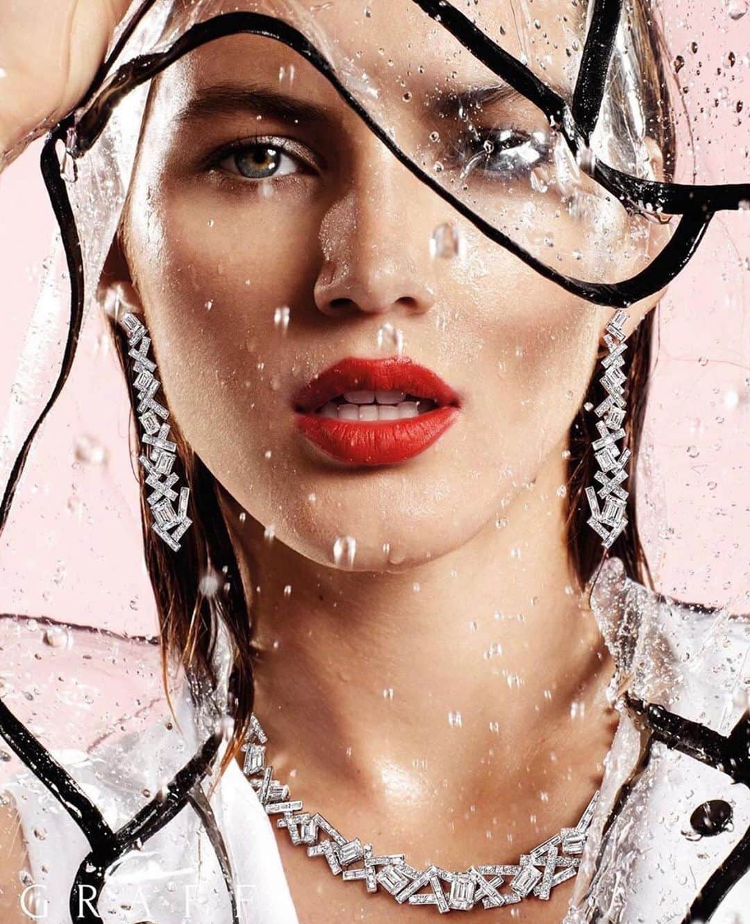 ヴァレリー・カウフマンのインスタグラム：「Raining @graff campaign 💎💦 Big Thanks to an amazing team!xxx @livingstonjenny - Photographer @hairbyandre_ - Hair Stylist @petros_petrohilos - Makeup Artist」