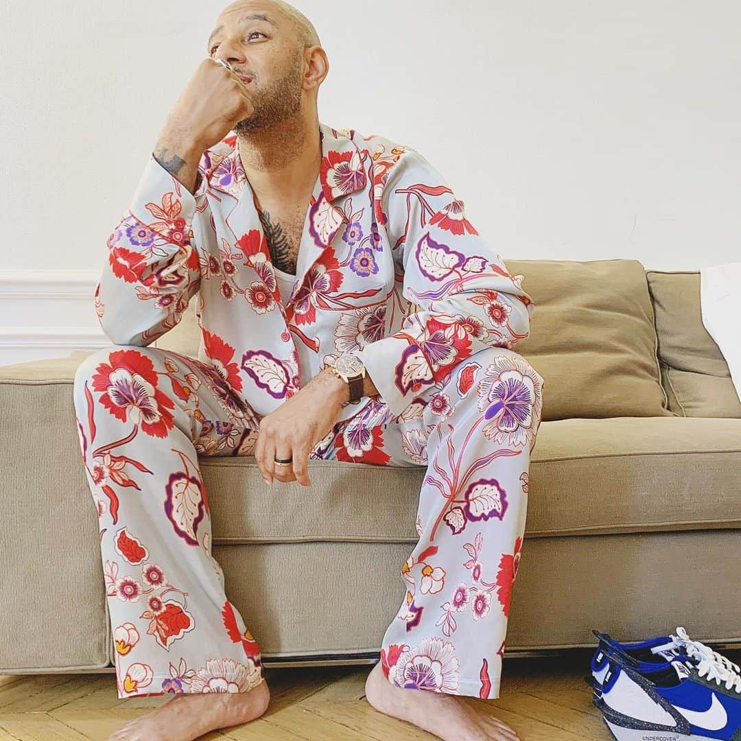 スウィズ・ビーツさんのインスタグラム写真 - (スウィズ・ビーツInstagram)「Woke up this morning thinking Big Time 🙌🏽 Silk #PJs courtesy of @faithconnexion Zone #Zone Zone🙌🏽 #fashion #art #paris」7月2日 1時22分 - therealswizzz