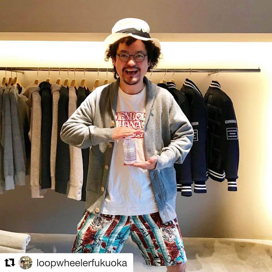 ループウィラーさんのインスタグラム写真 - (ループウィラーInstagram)「#Repost @loopwheelerfukuoka with @get_repost ・・・ もこちゃん🙏🙇🏻🙏🙇🏻😊 . ． 本日も皆様のご来店ありがとうございます。 明日も沢山の皆様の嬉しいお顔を拝見できますように🙏🙏 ． 〈#受注会福岡ラウンド〉 この方のハッピー感にはかないません👏  #麺道はなもこし ． #loopwheeler #ループウィラー #lw受注会2019 #ループウィラー受注2019#loopwheelerpreorders2019#lwpreorders2019 #tsuriami #吊り編み#madeinjapan #日本製#sweat#sweatshirt #スウェット #ループウィラー福岡#loopwheelerfukuoka」7月2日 1時24分 - loopwheelerss