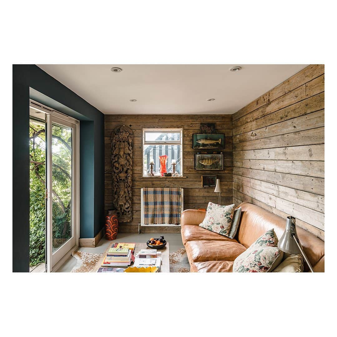 The Modern Houseさんのインスタグラム写真 - (The Modern HouseInstagram)「#forsale escape to the East Sussex coast with this riverside retreat in Rye. Click the link in our bio for the sales particulars.」7月2日 1時32分 - themodernhouse