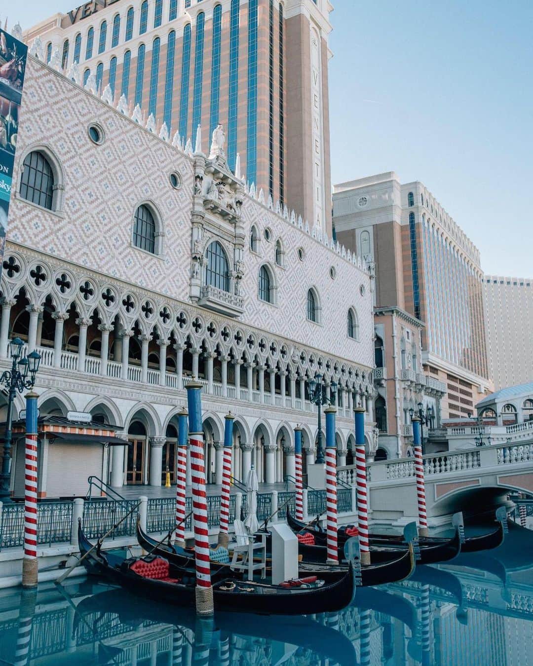 The Venetian Las Vegasさんのインスタグラム写真 - (The Venetian Las VegasInstagram)「Your ride has arrived. #goodmorning #gondola #Monday」7月2日 2時02分 - venetianvegas