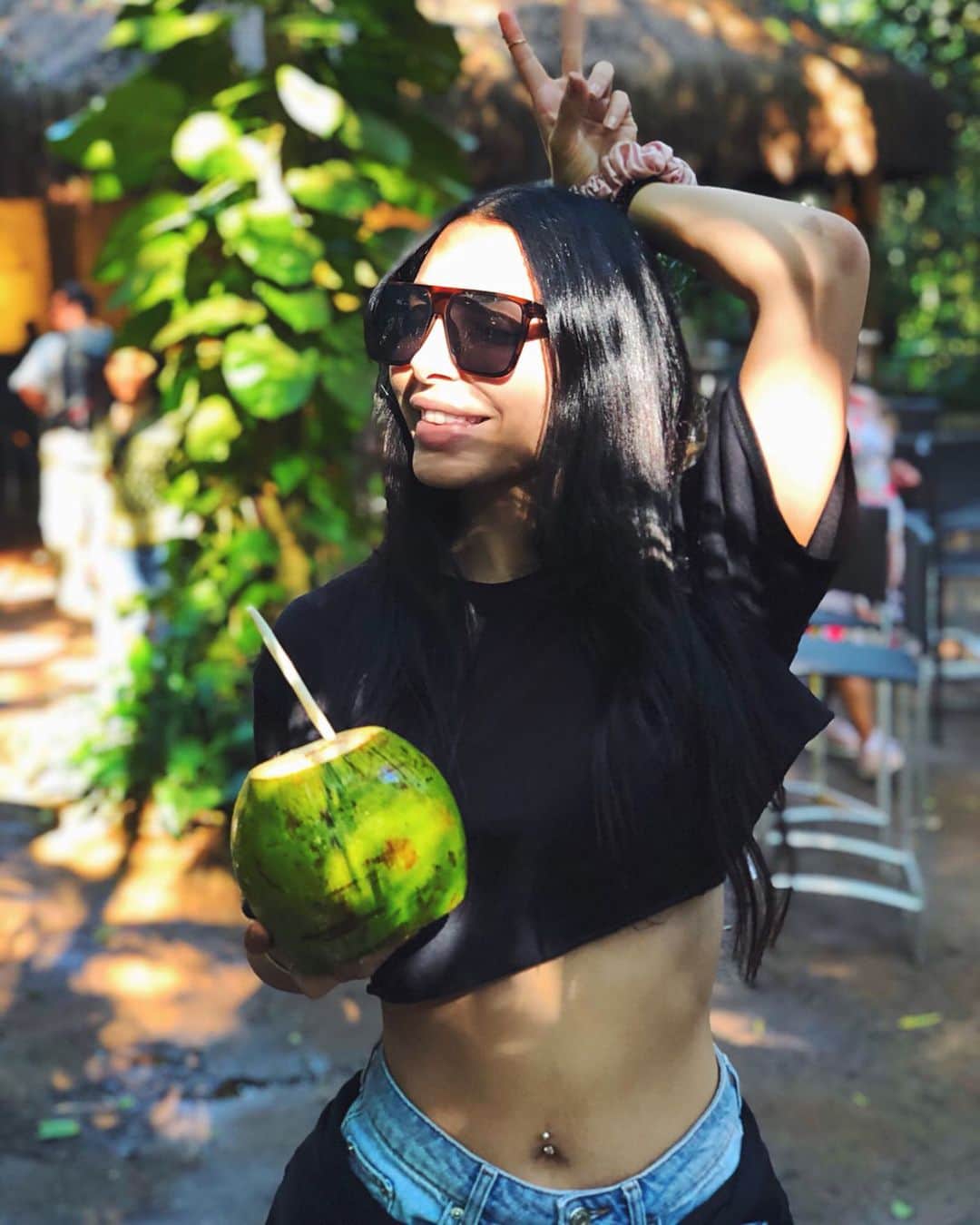 sananasのインスタグラム：「Coco loco 🥥✌🏻😜 -Short et T-shirt @PrettyLittleThing ! Ma tenue parfaite en vacances 👌🏻Et ce que j’aime par dessus tout en vacances, c’est quand il y a de l’eau de coco fraîche 😋 C’est quoi votre boisson favorite🥤? . . #BestOutfit #BestFruit #BestDrink #AguaDeCoco #PrettyLittleThing #PLT #TuiFrance」