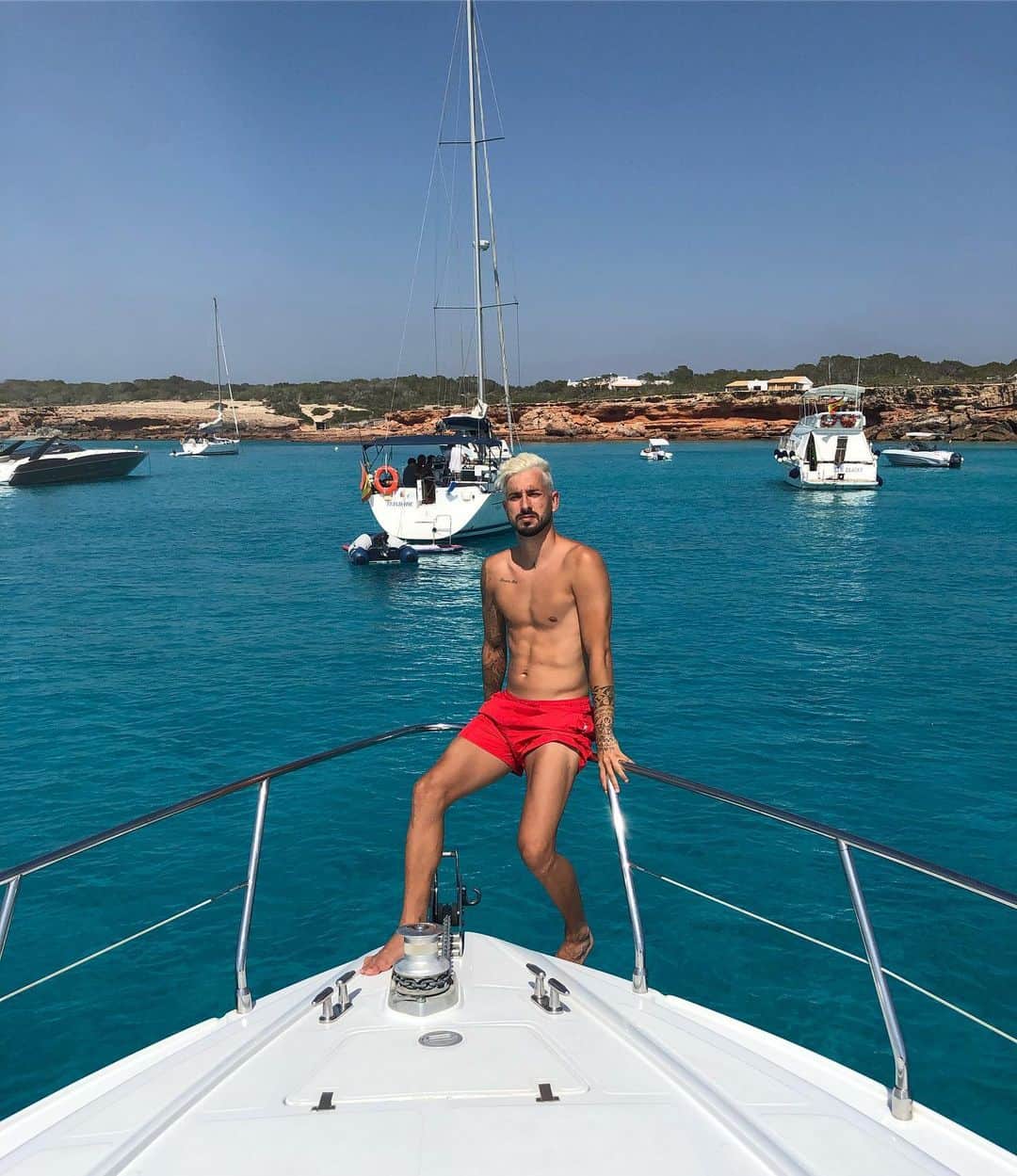 アルバロ・バディージョのインスタグラム：「🚤⚓️」