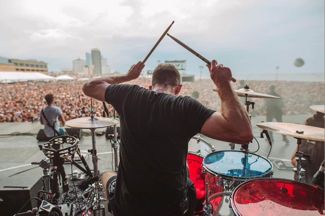 Simple Planさんのインスタグラム写真 - (Simple PlanInstagram)「Still can’t get over this weekend in Atlantic City at the @vanswarpedtour 😍😍😍 We want to take this occasion  to wish all our Canadian fans, friends and family an amazing Canada Day! Enjoy the beautiful summer weather in our home and native land! 🇨🇦☀️🇨🇦 Encore sur un nuage après notre week-end au @vanswarpedtour 😍😍😍 Nous voulons prendre cette occasion pour souhaiter à tous les Canadiens et Canadiennes une magnifique Fête du Canada! Profitez de la superbe journée d’été! 🇨🇦☀️🇨🇦 📸: @tony_catalano」7月2日 2時07分 - simpleplan