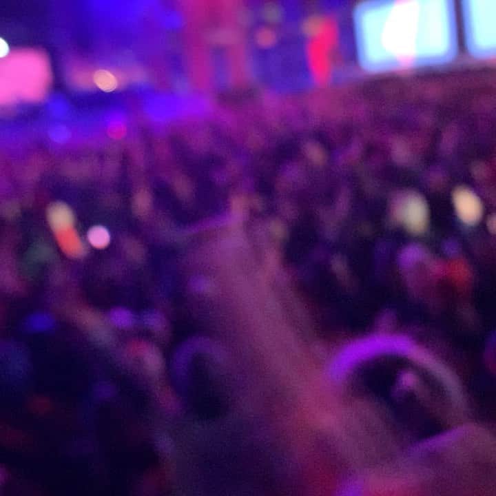 のインスタグラム：「“AL FINAL ESTA LOCURA SE VOLVIÓ REALIDAD “ ...VOLVIMOS A BOEDO🔵🔴 Vamo' a volver, vamo' a volver Al barrio que a San Lorenzo lo vio nacer Ya van a ver, ya van a ver Ya hicimos dos canchas, vamo' a hacer tres  San Lorenzo vos sabes Que siempre yo te vengo a ver Porque de pendejo vos sos mi vida  Un solo sueño te pedí Y muero por jugar ahí Ya no existe nada que me lo impida」