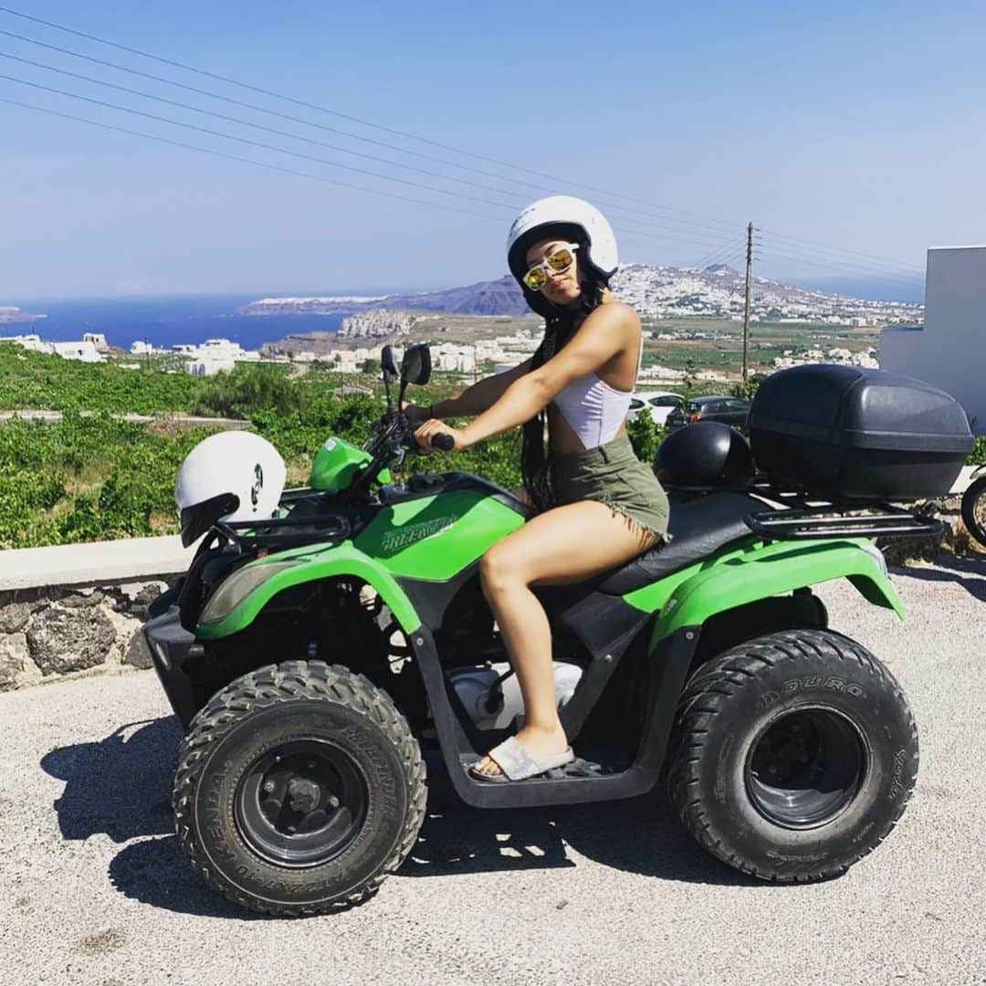 ソフィーナ・デジーサスさんのインスタグラム写真 - (ソフィーナ・デジーサスInstagram)「Come Ride 😎🏎 ... I promise I’m a safe driver! 😂  #atv #mymoped #mondaymood #mondayvibes」7月2日 2時12分 - sophinathediva