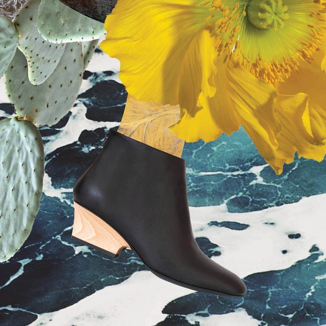 シドニー・ブラウンのインスタグラム：「✨ The SS19 Bootie. ✨ ⠀⠀⠀⠀⠀⠀⠀⠀⠀ #GirlsJustWannaHaveSun #SeasTheDay #EndlessSummer #SunshinyDay #Bootoftheday」