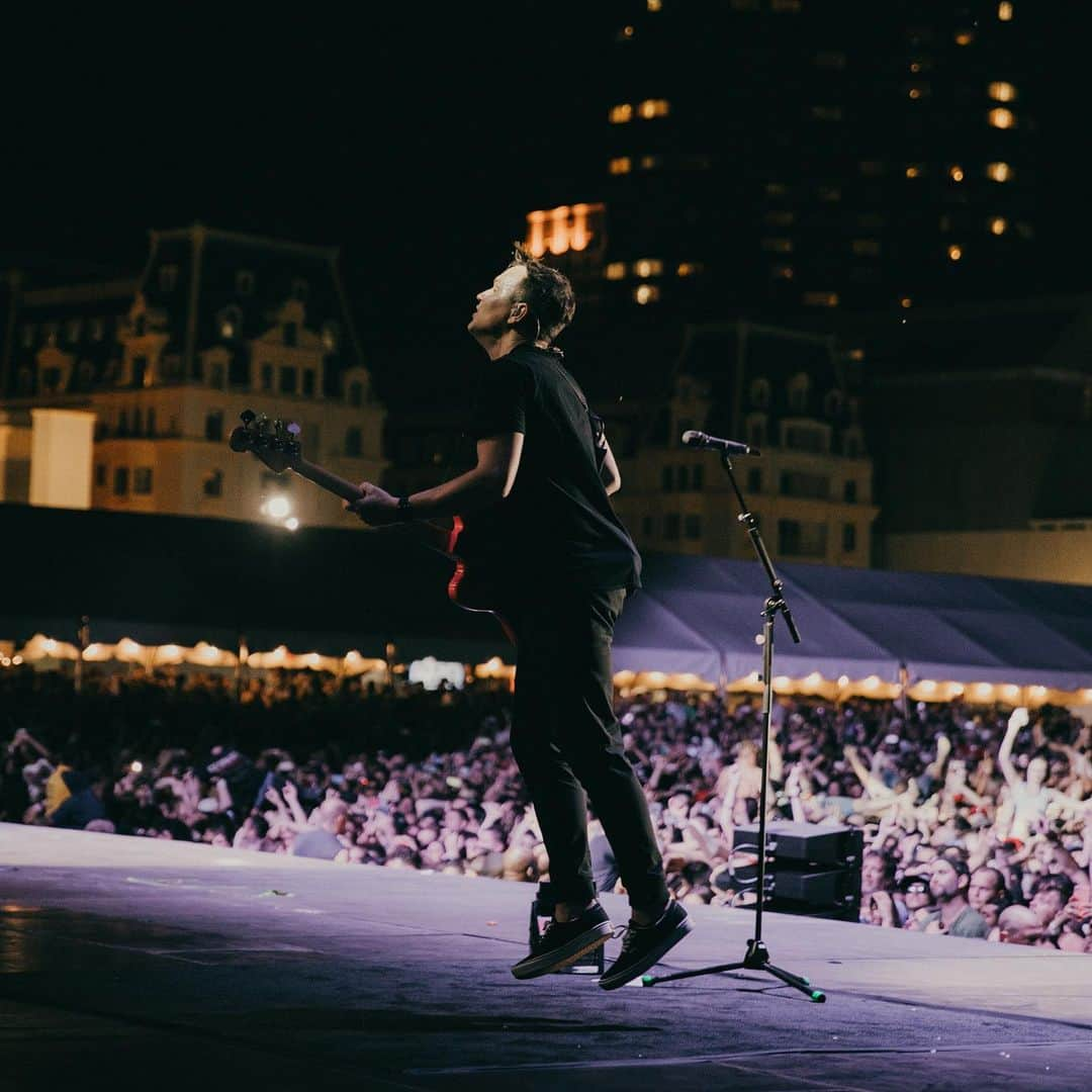 マーク・ホッパスさんのインスタグラム写真 - (マーク・ホッパスInstagram)「Thanks @vans for helping me keep it comfy for the Warped Tour, see you tonight Saratoga! 📷 @ashleyosborn」7月2日 2時24分 - markhoppus