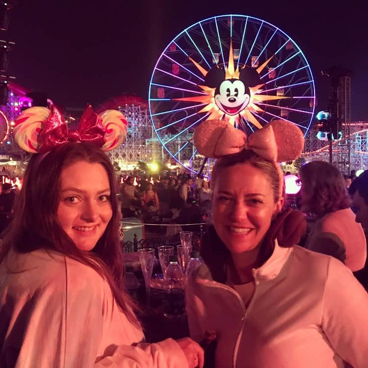 ローレン・アッシュさんのインスタグラム写真 - (ローレン・アッシュInstagram)「Yesterday I bought my first spirit jersey and these new candy ears and I could not be happier. @leslieseiler also put together a powerful Princess Leia night outfit that we are devastated we didn’t properly photograph.」7月2日 2時37分 - laurenelizabethash