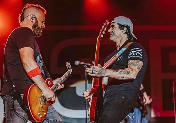 3 Doors Downのインスタグラム：「Last weekend was so much fun! Thank you to everyone who came out to ROCK with us at @lakesjam and @summerfest. 📸: @sarahelizabeth_k」