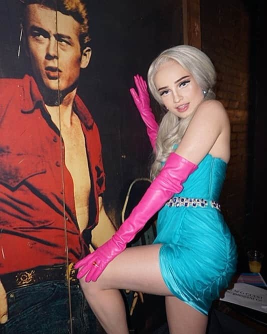 Moschinoさんのインスタグラム写真 - (MoschinoInstagram)「Moschino @kimpetras #kimpetras #pride @itsjeremyscott #moschino styled @mazurbate photo @leggomymeggoz」7月2日 2時32分 - moschino