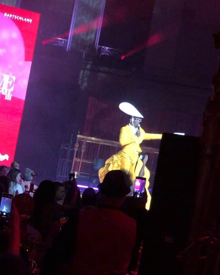 ジュン中山のインスタグラム：「@bartschland #loveball2019 @theebillyporter #nyc #instagood #followme」