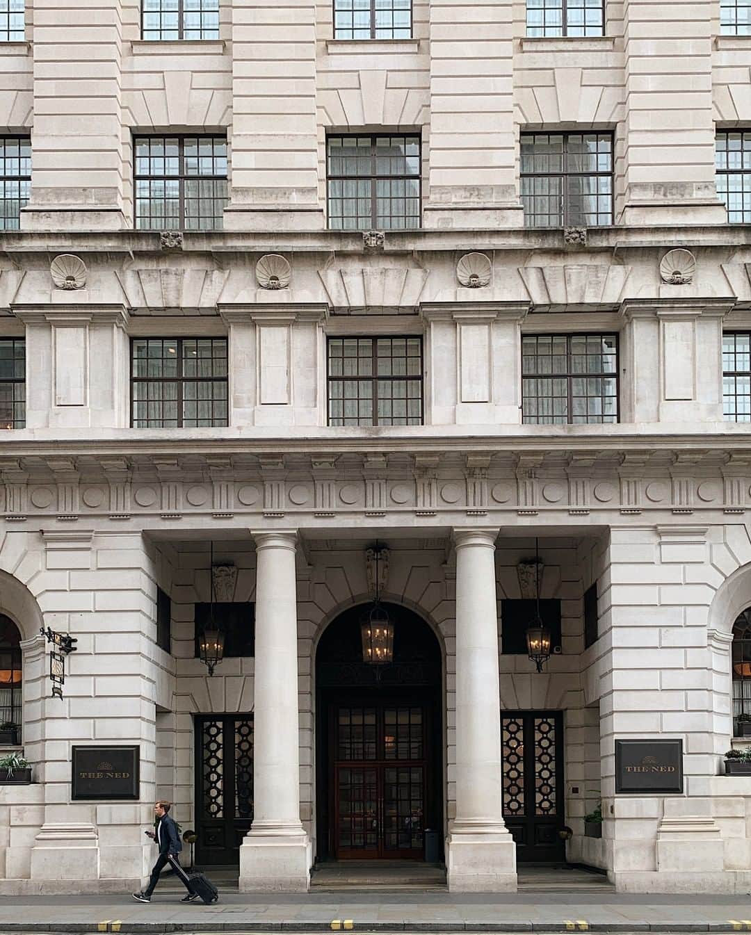MR PORTERのインスタグラム：「Follow along on our dedicated watch account - @mrporterwatches for an evening of horology at @thened. Join us as Mr @justin_hast_ hosts a discussion about the state of the watch industry with @ressence_watches, @vacheronconstantin and MR PORTER’s Managing Director, Mr @tobybateman. #MRPORTERWatches」