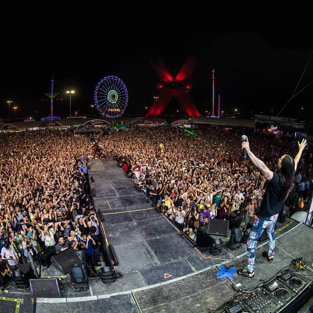 スティーヴ・アオキさんのインスタグラム写真 - (スティーヴ・アオキInstagram)「Juarez Mexico. 50,000 at my show I'm so grateful to have so many amazing fans. You are beautiful you are powerful and you made me feel so special. I left with tears in my eyes. Muchas Gracias ❤❤❤🇲🇽🇲🇽🇲🇽」7月2日 2時43分 - steveaoki