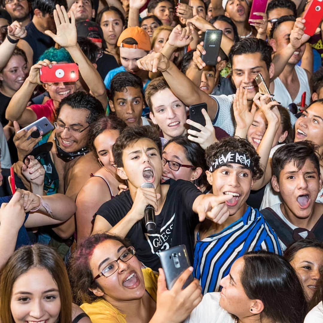 スティーヴ・アオキさんのインスタグラム写真 - (スティーヴ・アオキInstagram)「Juarez Mexico. 50,000 at my show I'm so grateful to have so many amazing fans. You are beautiful you are powerful and you made me feel so special. I left with tears in my eyes. Muchas Gracias ❤❤❤🇲🇽🇲🇽🇲🇽」7月2日 2時43分 - steveaoki