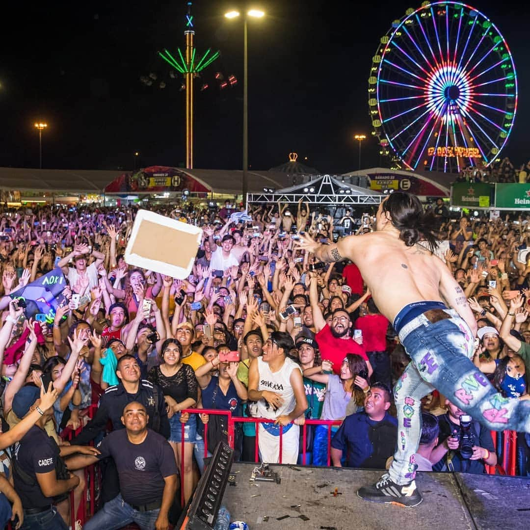 スティーヴ・アオキさんのインスタグラム写真 - (スティーヴ・アオキInstagram)「Juarez Mexico. 50,000 at my show I'm so grateful to have so many amazing fans. You are beautiful you are powerful and you made me feel so special. I left with tears in my eyes. Muchas Gracias ❤❤❤🇲🇽🇲🇽🇲🇽」7月2日 2時43分 - steveaoki