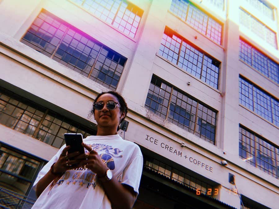 ショーン・エバリストのインスタグラム：「This is @tali_1301 🔮 My beautiful friend and soul sister from London, she is cool af and I’m thankful to have her energy around LA.☀️To all my dance people, she is teaching @movement.lifestyle Tuesday(tomorrow) at 9:30pm. Don’t miss that sh*t! If you like my type of approach to movement, then you’ll definitely love her!!」