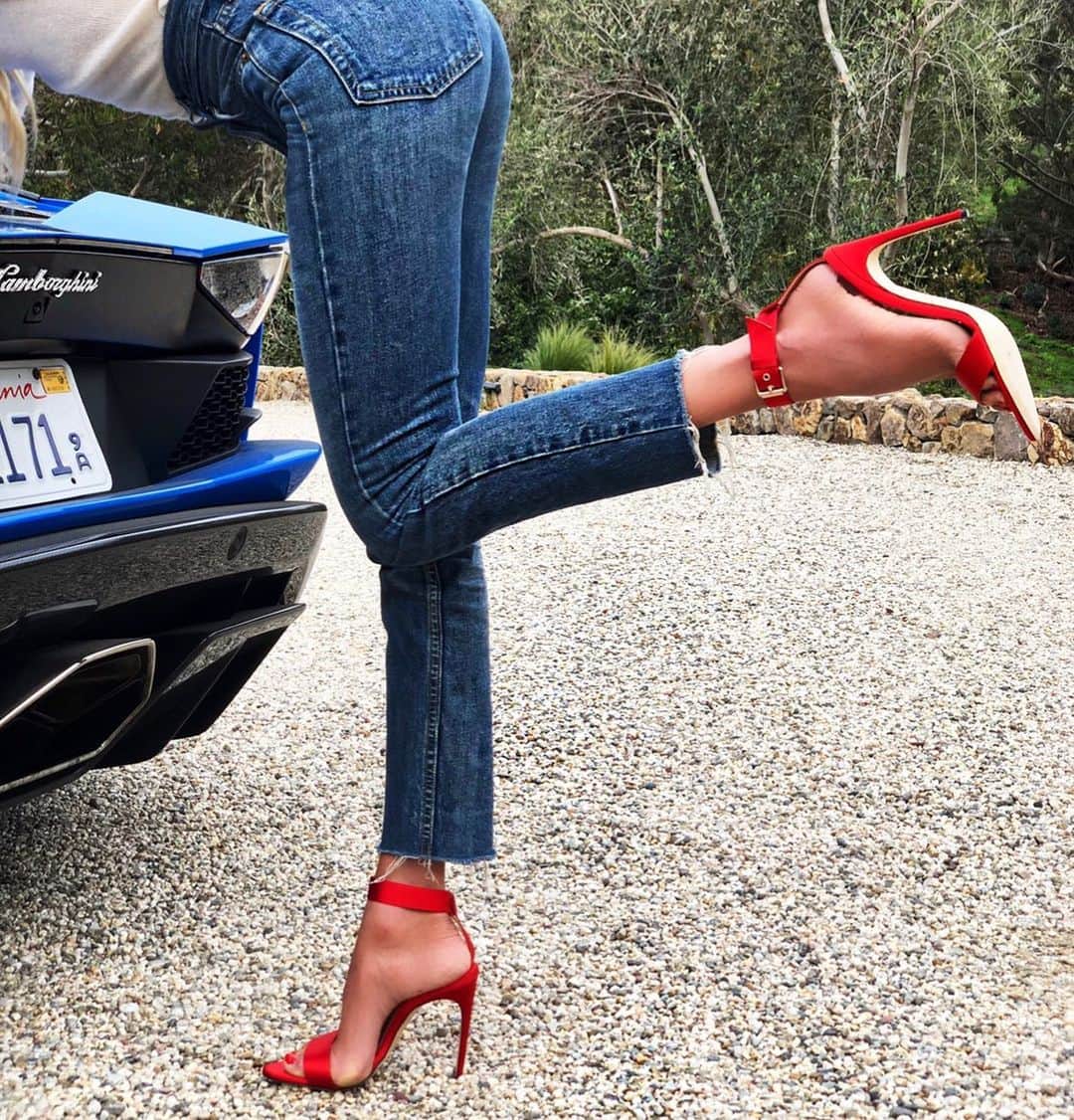 ブライアンアトウッドさんのインスタグラム写真 - (ブライアンアトウッドInstagram)「A woman can do anything a man can do, and do it in 5 inch heels!  My BABE sandal in Red silk.  #nuffsaid #fashion #babe #sickshoes #highheels #heels #sandals #madeinitaly #bagirl #bamantara #lamborghini #brianatwood」7月2日 2時50分 - brian_atwood