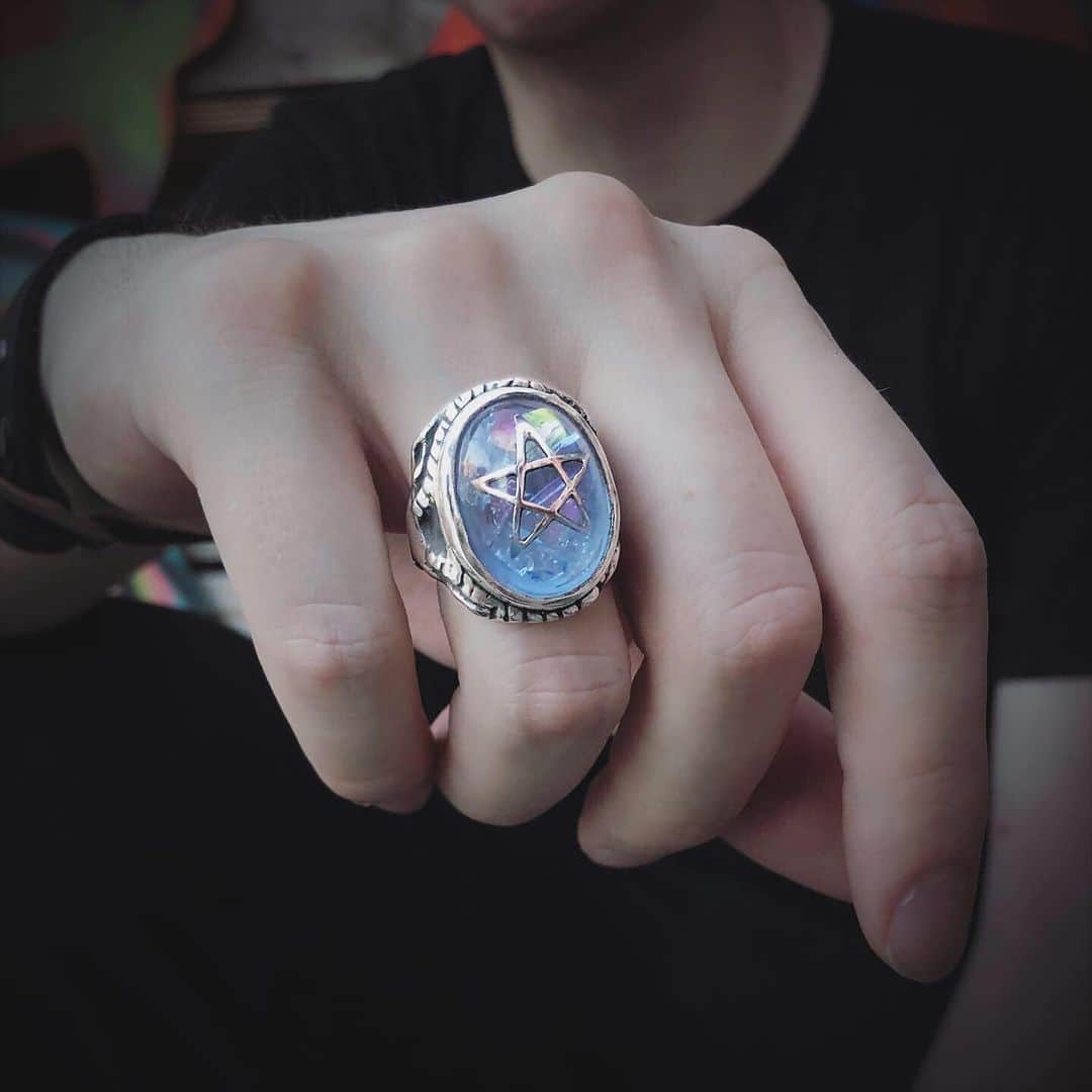 のインスタグラム：「Mr. @toddyhartless rocking the brand-new Aquamarine #AngelHeartRing in #Brooklyn」