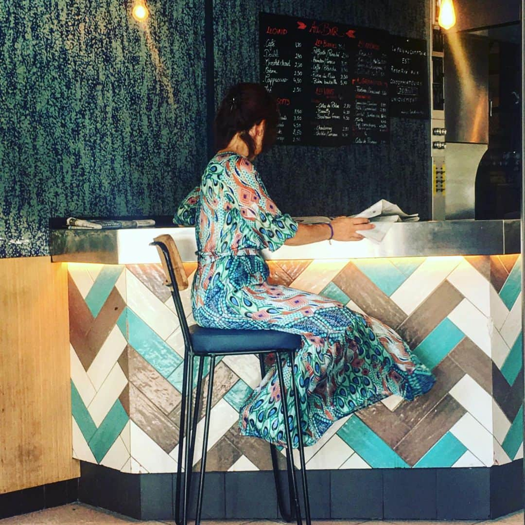 JULIEN D'YSさんのインスタグラム写真 - (JULIEN D'YSInstagram)「Moment magic a #paris #la femme bleu au bar #reaumur 👁💙#turquoise #cafeparisien 1.juillet 2019」7月2日 3時09分 - juliendys