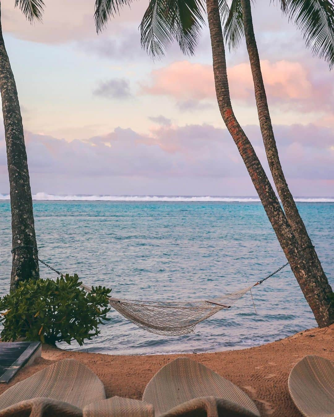 クリスタル・ハリスさんのインスタグラム写真 - (クリスタル・ハリスInstagram)「Beach vibes all day here at Little Polynesian 🏖⁣ ⁣ I think little islands are my favorite place to be in the world. I feel so lucky to be able to visit some of the most beautiful places on the globe. It wasn’t always this way and my mom and I really struggled growing up after the loss of my dad. I love my mom so much and appreciate her, especially with having three children and having to jump into taking on the role of two parents. ⁣ ⁣ It is so nice to be here in paradise. I think travel really helps with self discovery and healing. ⁣ ⁣ @cookislands @littlepolynesian ⁣ ⁣ #littlepolynesian #pacificresort #rarotonga #beautifuldestinations #explore #islandlife #vacation #cooks #islandlife #beachtime #waves #beachvibes #beach #beachlife #travel #summer #beachside #ocean #sea #paradiseonearth #paradisefound #instatraveling #adventure #landscape #igtravel #traveladdict ⁣」7月2日 3時11分 - crystalhefner