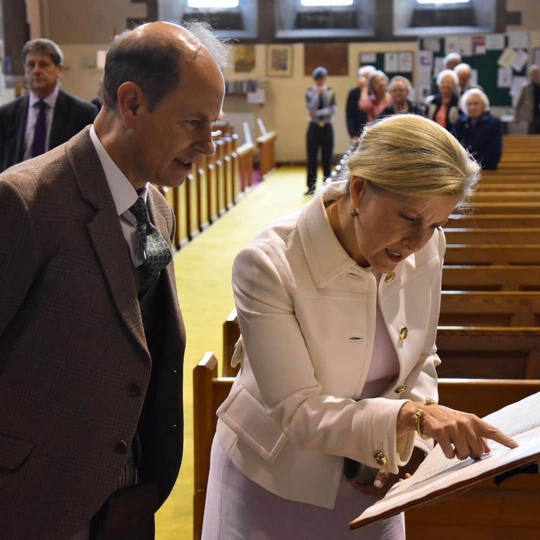 ロイヤル・ファミリーさんのインスタグラム写真 - (ロイヤル・ファミリーInstagram)「The Earl and Countess of Forfar, as The Earl and Countess of Wessex are known in Scotland, laugh with 101 year-old May Balfour during a 2-day visit to Forfar, Angus – their first since their new Scottish titles were announced.  In a day of engagements, The Earl and Countess learned about the work of @guidedogsscot, tried the famous ‘Forfar Bridie’, watched a Highland Dancing display and visited St John’s Episcopal Church where The Queen Mother, The Earl’s Grandmother, was confirmed. Swipe ➡️ to see The Queen Mother’s name (line 7) in the register of confirmations.  See our story for more from today!」7月2日 3時13分 - theroyalfamily