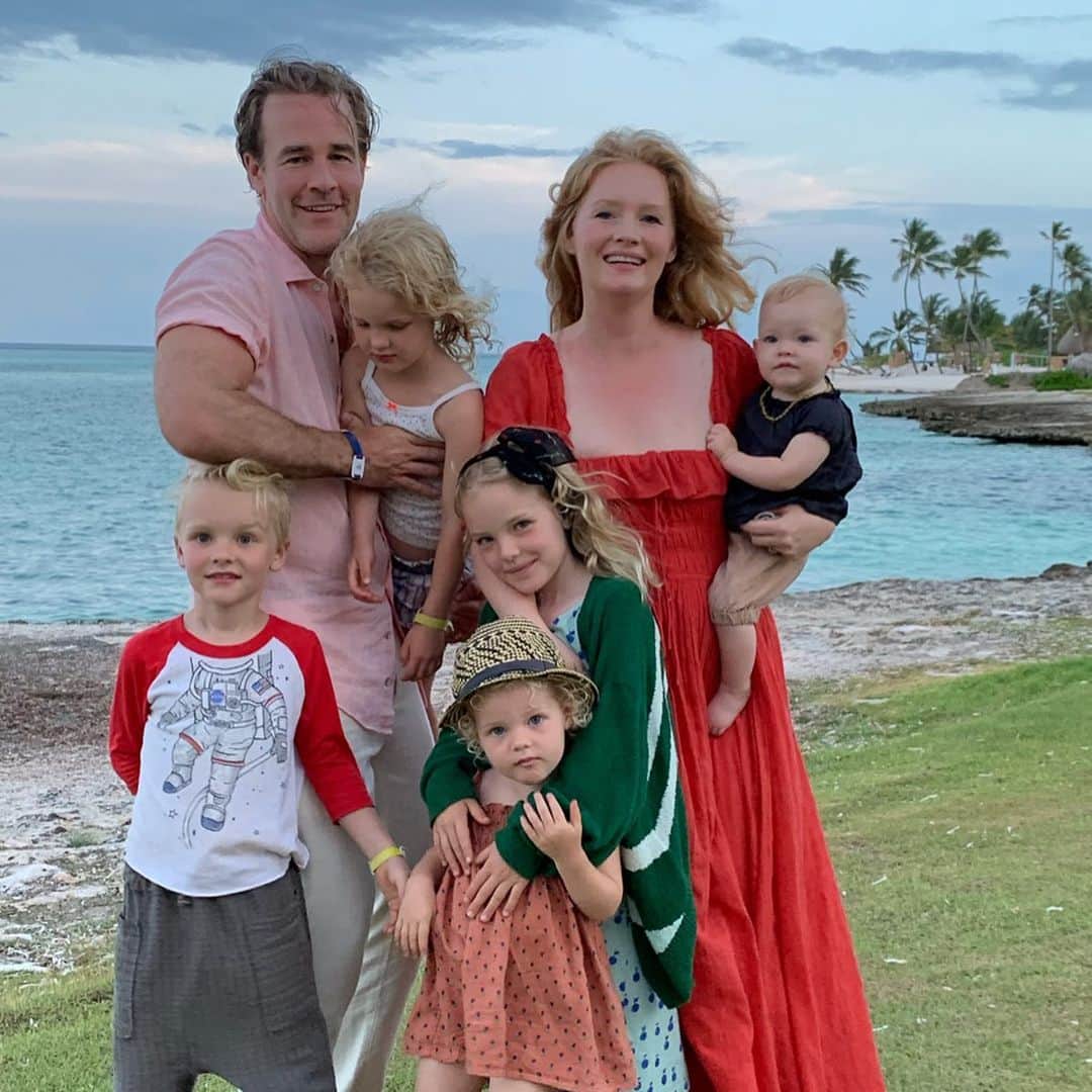 ジェームズ・ヴァン・ダー・ビークさんのインスタグラム写真 - (ジェームズ・ヴァン・ダー・ビークInstagram)「6 out of 7 smiling?  I’m calling that a win by decision.  If I’d averaged that when I played baseball, there’d be a statue of me outside the stadium 🏆 Had a magical time with the family at @clubmedpuntacana.  Thanks to everyone who took such good care of us and our kids ❤️#clubmed #clubmedpuntacana」7月2日 3時35分 - vanderjames