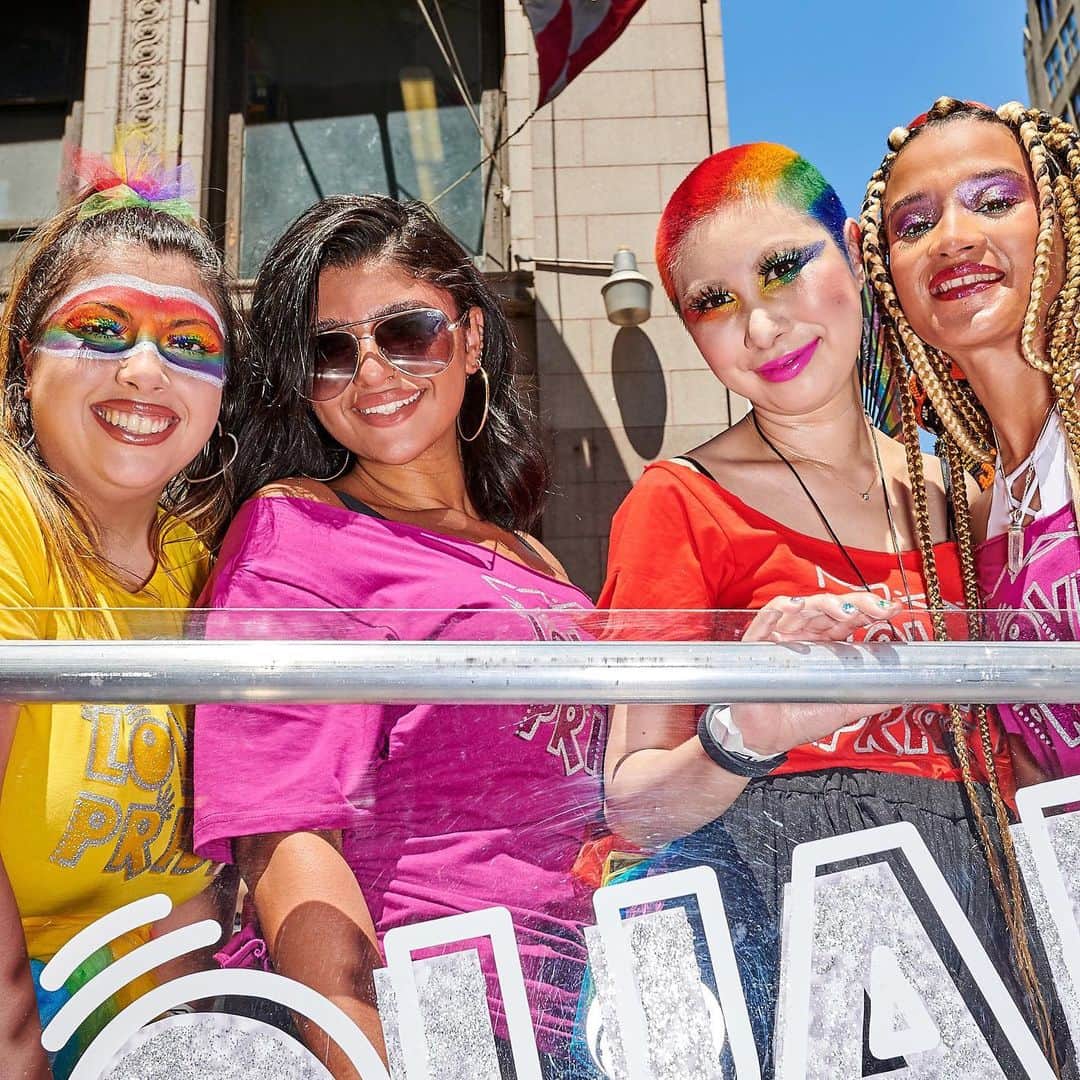 メイクアップアートコスメティックスさんのインスタグラム写真 - (メイクアップアートコスメティックスInstagram)「Declaring eternal, unwavering support for all ages, all races and all genders at the WorldPride parade in NYC yesterday – with help from the incredible @teyanataylor, Artists, employees, models and more. To everyone across the rainbow: We’re always with you. #MACLovesPride」7月2日 3時42分 - maccosmetics