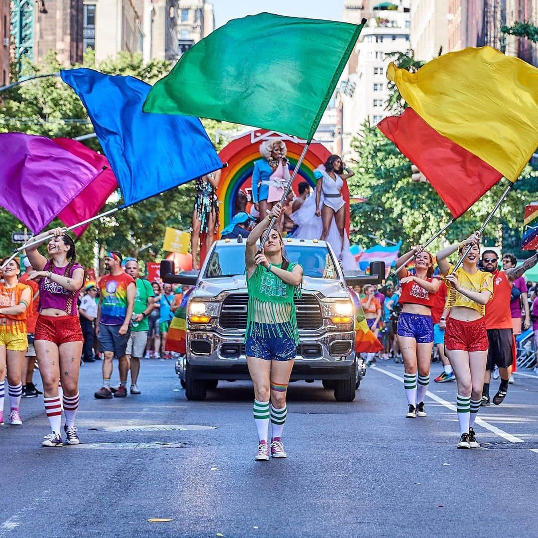 メイクアップアートコスメティックスさんのインスタグラム写真 - (メイクアップアートコスメティックスInstagram)「Declaring eternal, unwavering support for all ages, all races and all genders at the WorldPride parade in NYC yesterday – with help from the incredible @teyanataylor, Artists, employees, models and more. To everyone across the rainbow: We’re always with you. #MACLovesPride」7月2日 3時42分 - maccosmetics