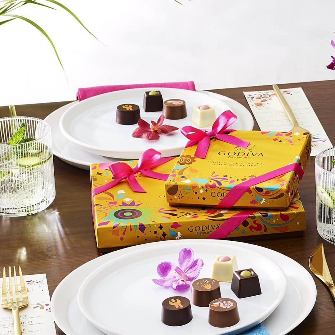 GODIVAさんのインスタグラム写真 - (GODIVAInstagram)「Our Festival Collection is a party - and you’re invited 🎉 Inspired by festivals around the world, our chocolatiers created this assortment as an ode to summer fun. Discover each flavor at a GODIVA Boutique near you.」7月2日 4時04分 - godiva