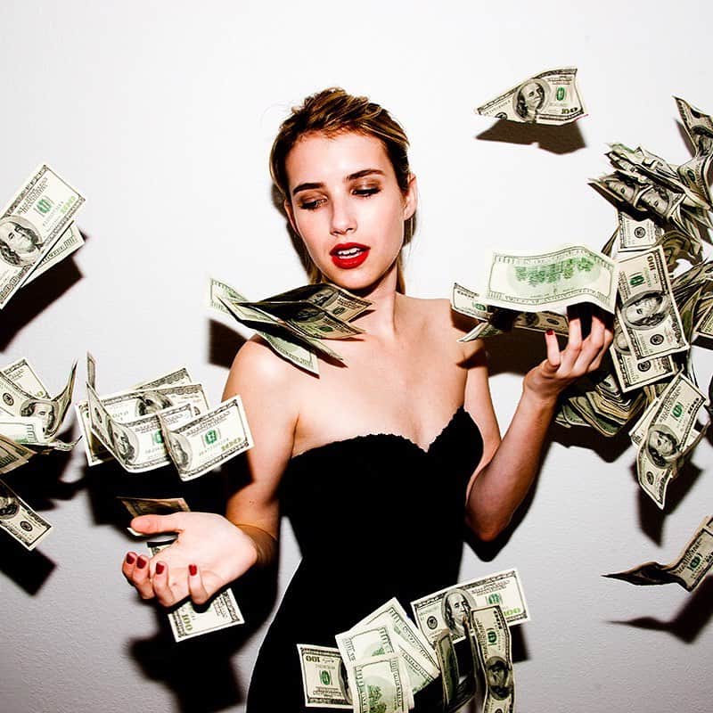 タイラー・シールズのインスタグラム：「Money doesn’t define you, having it doesn’t make you smarter, better, or a better person, I respect people who earn there money, not people who try and take it from someone else, people who think that because they know someone with money it should be there’s, Ive never met one person who got money by stealing it or taking it from someone else who ever got to keep it, if you earn it, it belongs to you, if someone judges you for not having money they are insecure, and you don’t need them in your life, I remember starting photography I didn’t have enough money to eat and once a week @carolinedamore would give me a free pizza which I lived off of. So for me being rich was having a roof and food. If you are struggling enjoy it, find the joy in life. I will never forget those days, only being able to afford one roll of film a month, one pizza a week, whatever it takes that is what’s required. Hard work and dedication will never be looked down upon. Only giving up can make you look bad... Do you remember when you struggled or are you struggling now?」