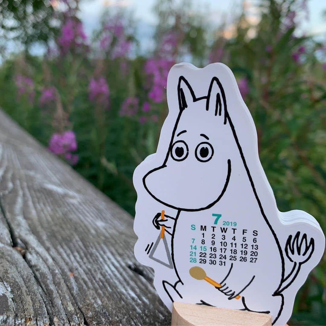 ムーミンさんのインスタグラム写真 - (ムーミンInstagram)「Happy #July everyone - hope you have a Moominous month!🌸💗😍 #mymoomin #moominofficial #moomin #calendar #monthly」7月2日 4時10分 - moominofficial