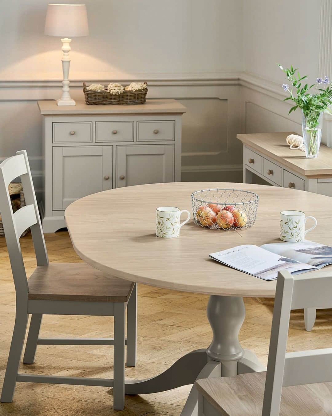 ローラアシュレイのインスタグラム：「A warm classic furniture range suitable for all living interiors, our Oakham collection is made from oak solids and veneers, solid wood and modern materials, plus it's lacquered for low maintenance. Enjoy 50% + an extra 10% off the full range today」