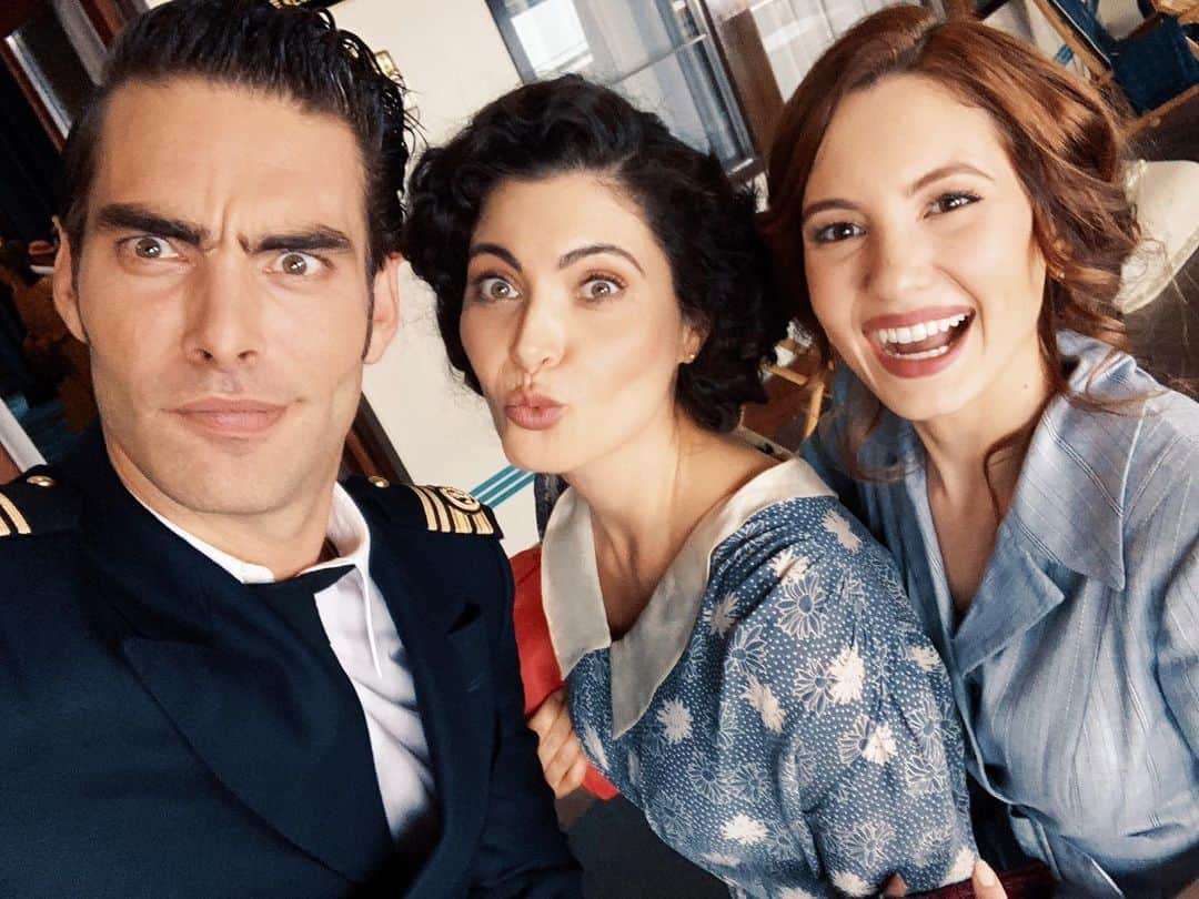 Chiquinquira Delgadoさんのインスタグラム写真 - (Chiquinquira DelgadoInstagram)「Que bien me cae este par! Un gustazoooo compartir con uds en el set!! 🎬🎥 #altamar @kortajarenajon @ivanabaquero #season2 @netflixes @bambuprodu」7月2日 4時16分 - chiqui_delgado