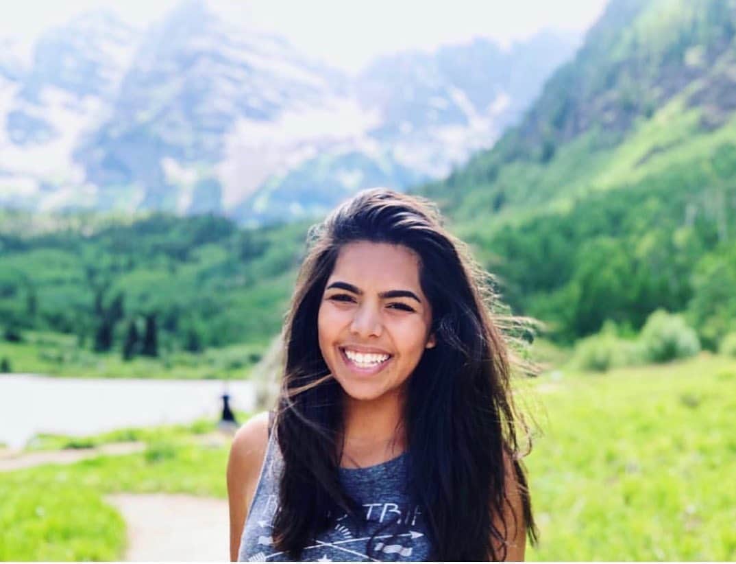 Nia Sioux Frazierさんのインスタグラム写真 - (Nia Sioux FrazierInstagram)「This week’s #RoleModelMonday is Hannah Testa, a sustainability advocate and founder of @hannah4change which is an organization dedicated to fighting issues that impact our planet. Since Kindergarten she has used her leadership skills to influence many others, becoming the voice for those who do not have one, including rhinos, elephants, horses, bears, dolphins, chimps and orcas. At just the age of 16, Hannah has presented on plastic pollution and practical ways people can reduce their plastic footprint to big businesses and local, state and international government officials. Hannah has received many honors and awards, including CNN’s Teen Earth Day Hero, Captain Planet’s Young Superhero for Earth Award, as well the Gloria Barron Prize. So amazed by all you have accomplished!」7月2日 4時25分 - niasioux